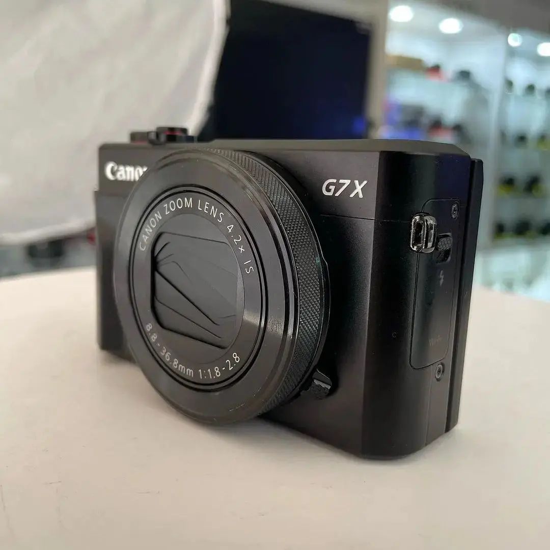 Canon G7X Mark II Digital Camera - Pristine Condition