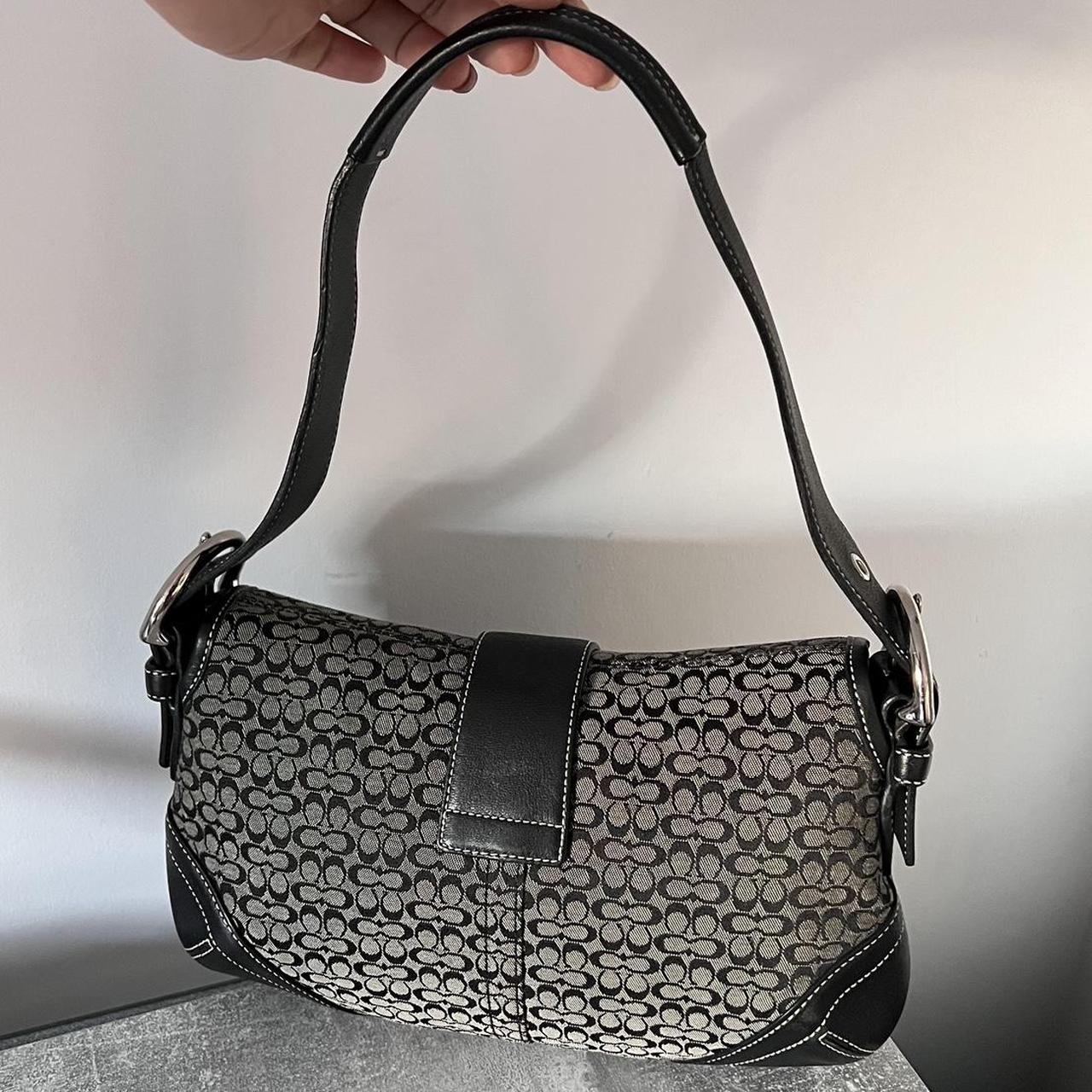 coach signature buckle demi shoulder bag - black/grey/silver